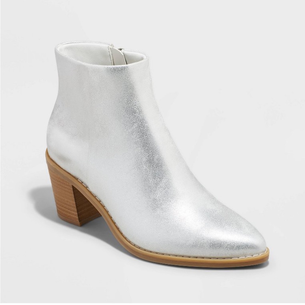 Universal Thread Malby Low Shaft Heeled Silver Boot SIZE 8.5